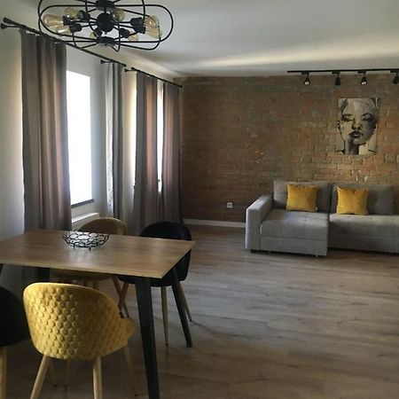 Дворівневі Апартаменти На Площі Ринок Lviv Eksteriør billede
